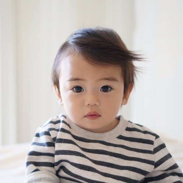 Tên bé trai ở nhà thể hiện tình cảm cha mẹ dành cho con